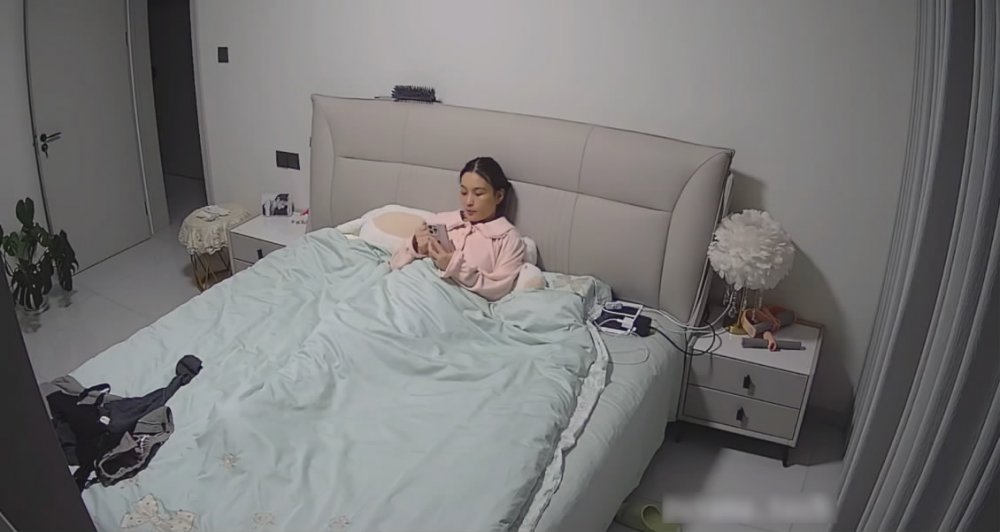 家庭台流出❤️郎才女貌那對夫妻姨媽剛走的媳婦就被老公臭雞巴灌溉高潮時方言叫床呻吟非常好聽[MP4/894MB]