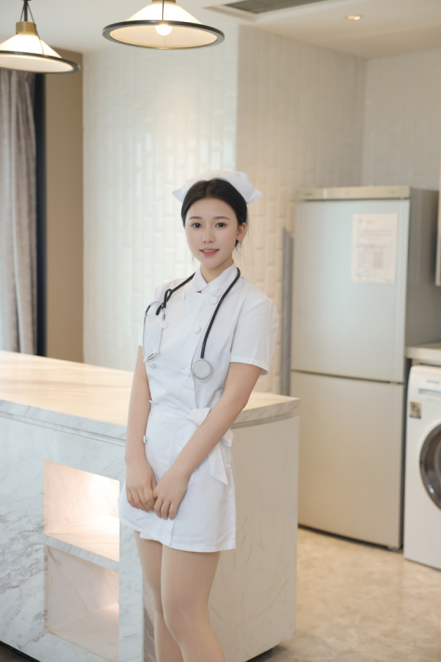 清純的情趣小護士[28P]