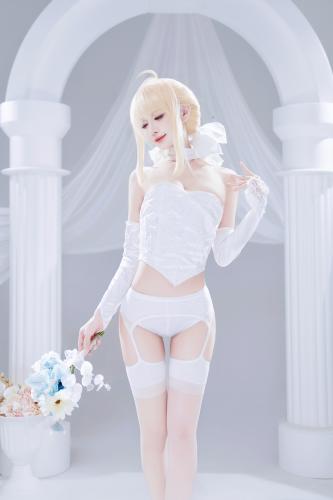 [Cosplay] Shika小鹿鹿 – FGO Saber花嫁