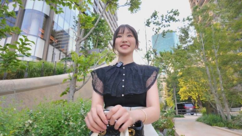 介紹日本新人AV女優，Yorimoto Shiori，2024年11月以S1專屬新人的身份出道[32P]