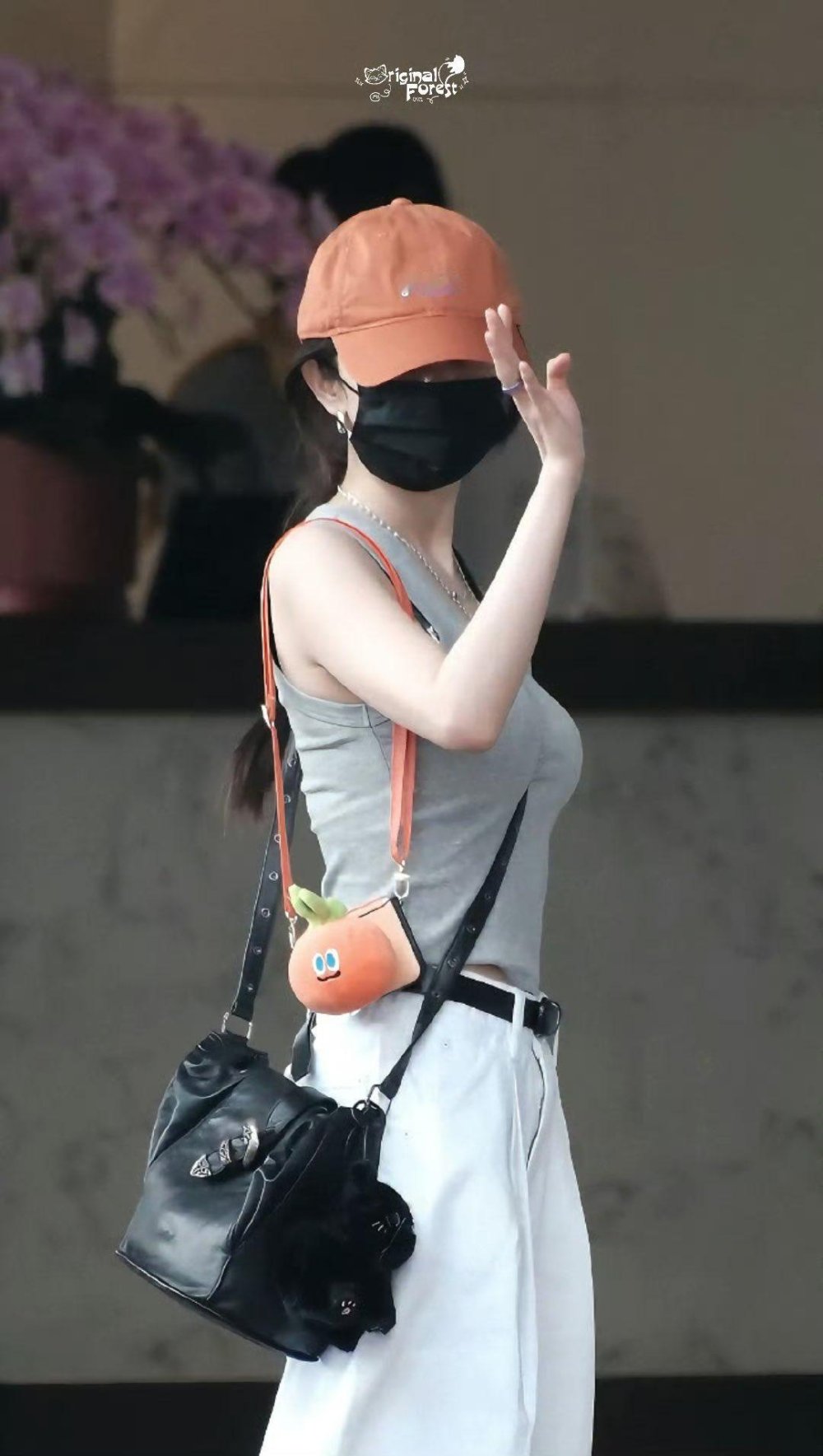 搔首弄姿的年輕妹子[32P]