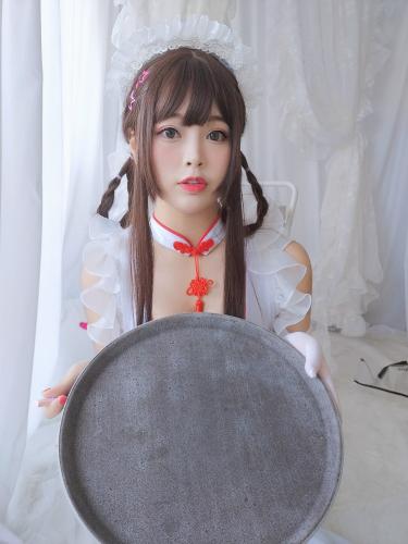 [Cosplay] Niyeye 白烨烨 – Feast for Eyes 秀色可餐