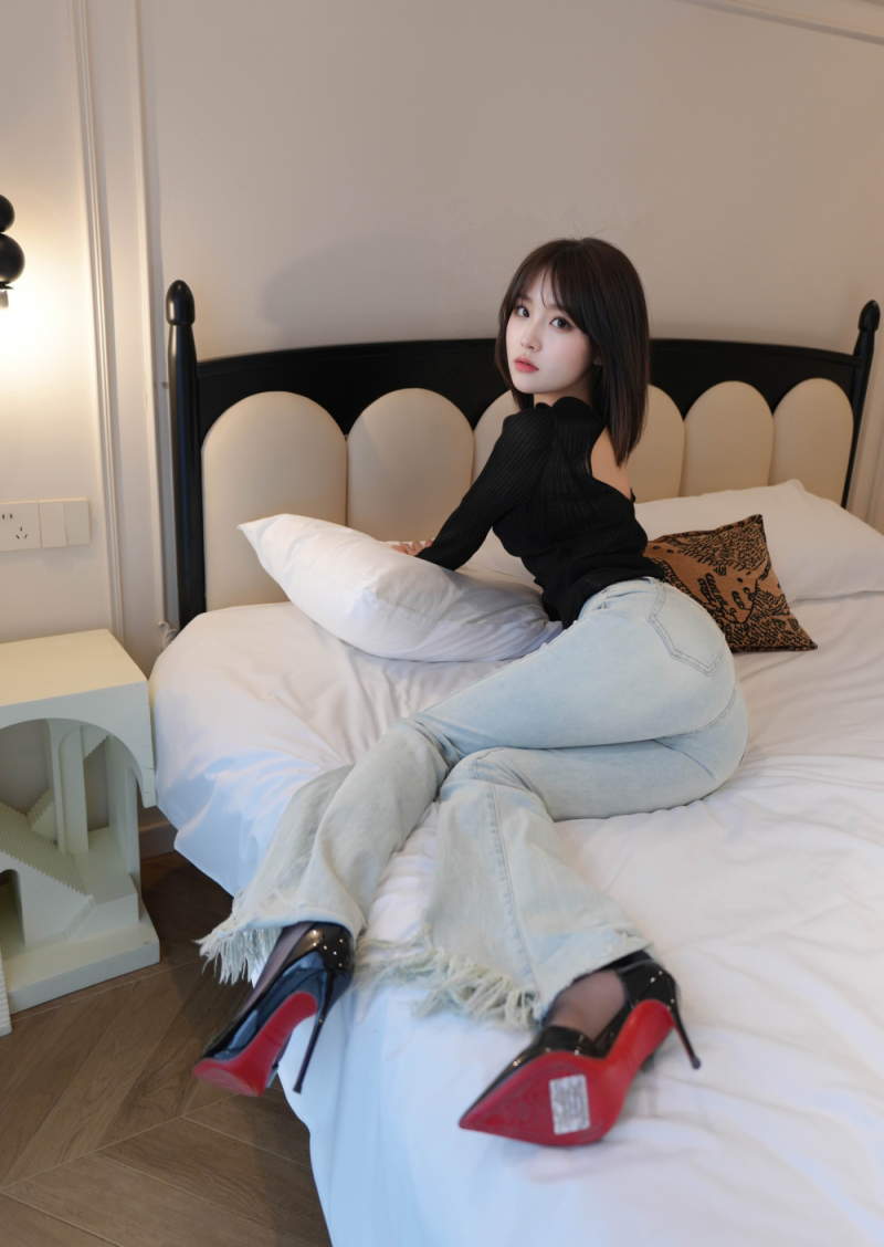 超清純的牛仔庫里黑絲[30P]