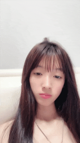 真實女學生【靦腆女孩】無套啪啪完美露臉B上很乾淨兩個白虎雪白的蜜桃臀被插個不停