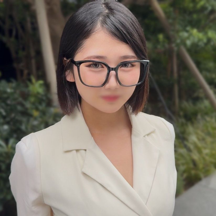 FC2-PPV-4770863 知的すぎる黒髪巨乳秘 【高清無碼】