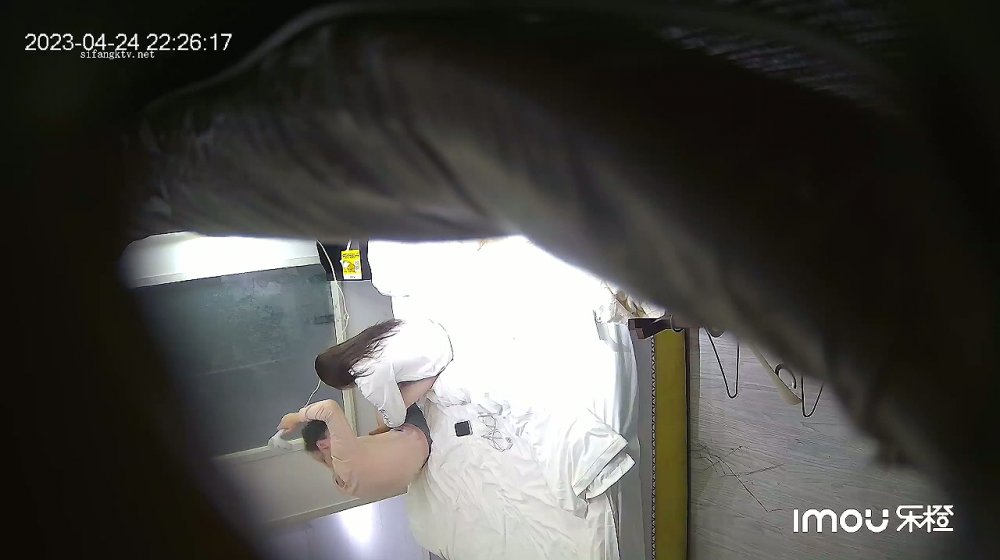 流出樂橙酒店高清偷拍 ~極品美女學妹調教有被虐傾向的富二代男友後做愛