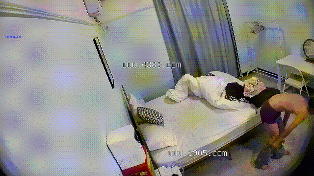 新流出高校附近酒店偷拍 沒有性經驗青澀小情侶開房啪啪動作非常生澀摸索中