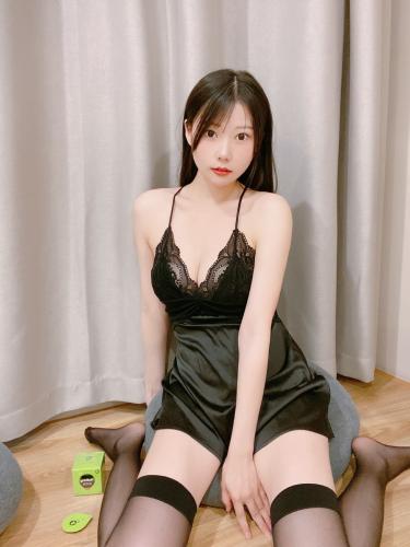 [Cosplay] 香草喵露露 大象 黑色吊带睡衣 [25P-75MB]