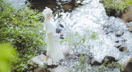 [Cosplay] Gua Xi Jiang 瓜希酱 – rabbit ears white dress 穹妹兔耳白裙