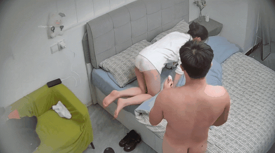 10-25新流出酒店偷拍 窮屌胖男買的情趣用品和黑絲是次品惹女友生氣最後只能做舔狗操她嘴兩次