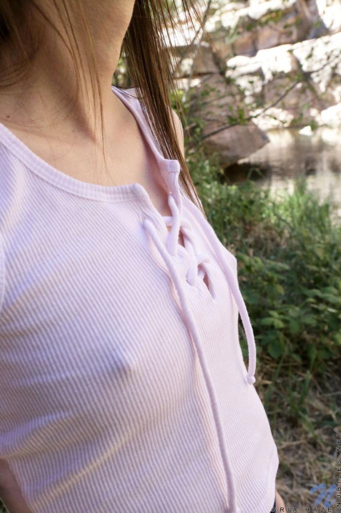 少女阿瑞雅-海茲在樹林中裸體自慰，展示她瘦弱的身體[25P]