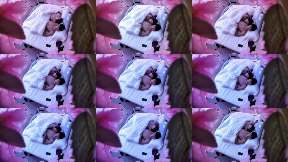 新流出酒店偷拍 帥哥自己戴文胸還玩得不盡興套路眼鏡反差婊女友穿漁網失敗