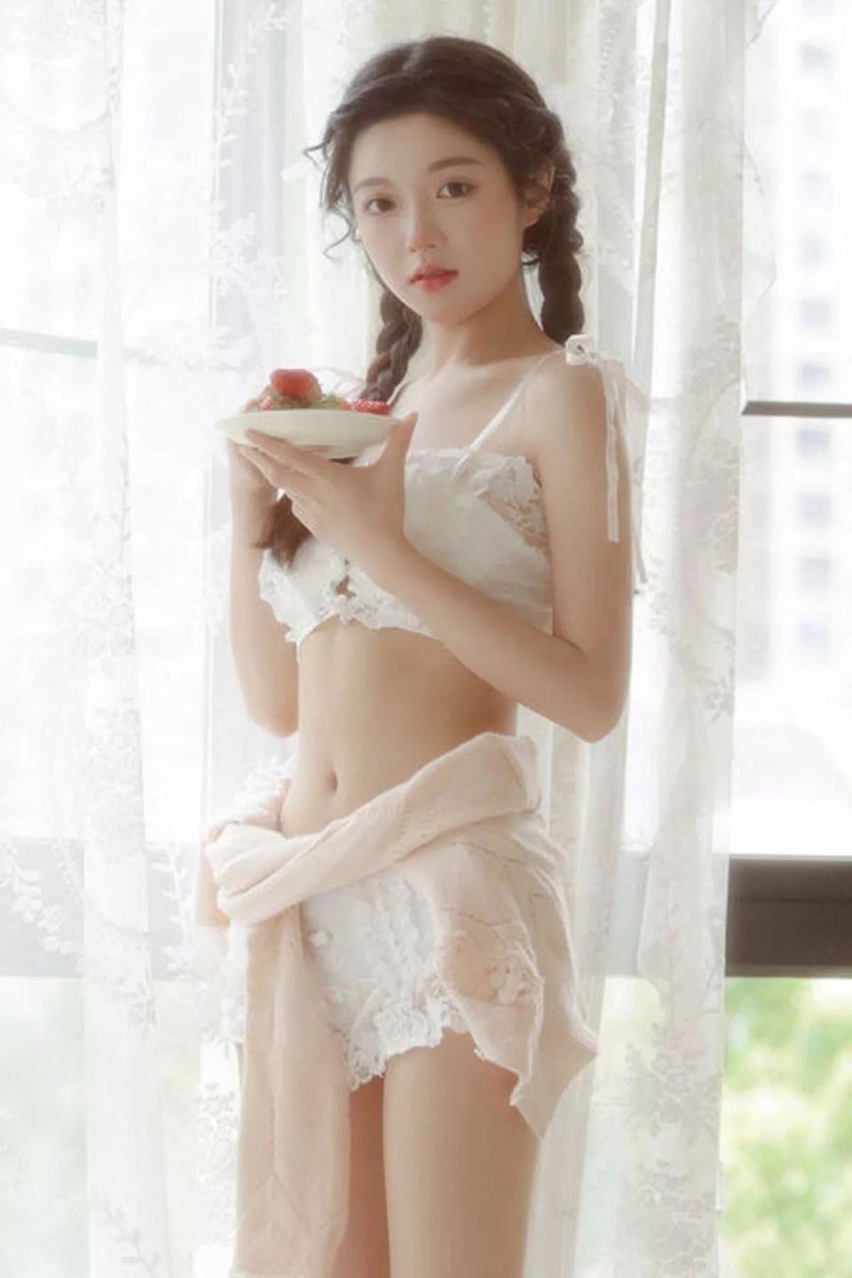 Ling-Xiao-Qi P.1 [24P]