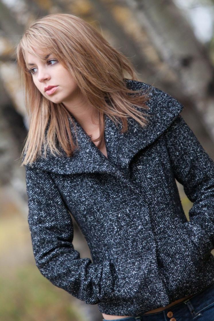 在戶外展現她苗條健美的身材和飽滿的乳頭[33P]