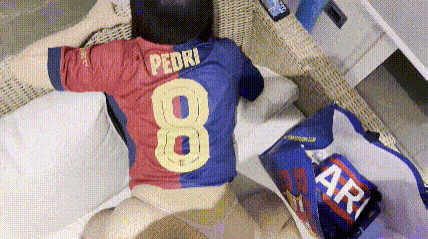 青春美眉AsianHoney身材豐滿大肥臀 足球寶貝被小哥在沙發懲罰 抽插無毛鮑魚並受到內射