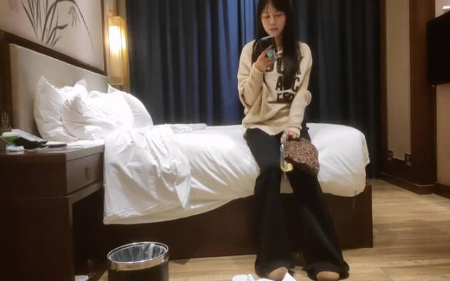 [MP4/496MB]精品獵豔】阿良探花 - 18歲剛下海的紋身師 極具韻味銷魂大長腿 顏值又高床上又騷 符文加持 哥哥加油~我要起飛了