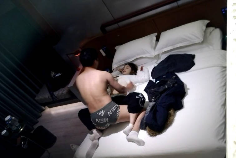 11-28流出天眼酒店偷拍 大學生情侶連續兩天入住大奶美女校花多次口手並用給男友出火爽死了