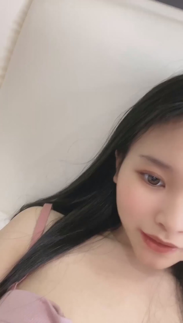 粉嫩小穴少量黑毛無套啪啪猛乾[MP4/2450MB]