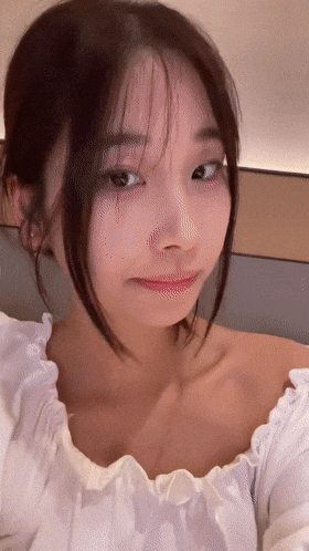 【反差洩密】，可愛大眼貧乳小萌妹，自拍與性愛影圖流出，冷白皮，完美露臉，真實刺激佳作必看