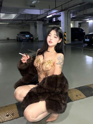 [Cosplay] 小u优优子 貂皮大衣