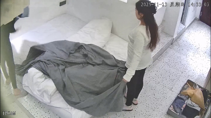 11-25 眼鏡小哥和自己的小女友 小女友趴著翹起屁股的時候 誰能頂住