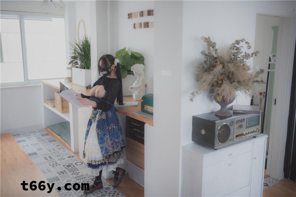 柚木寫真——皮膚白皙巨乳妹[49P]