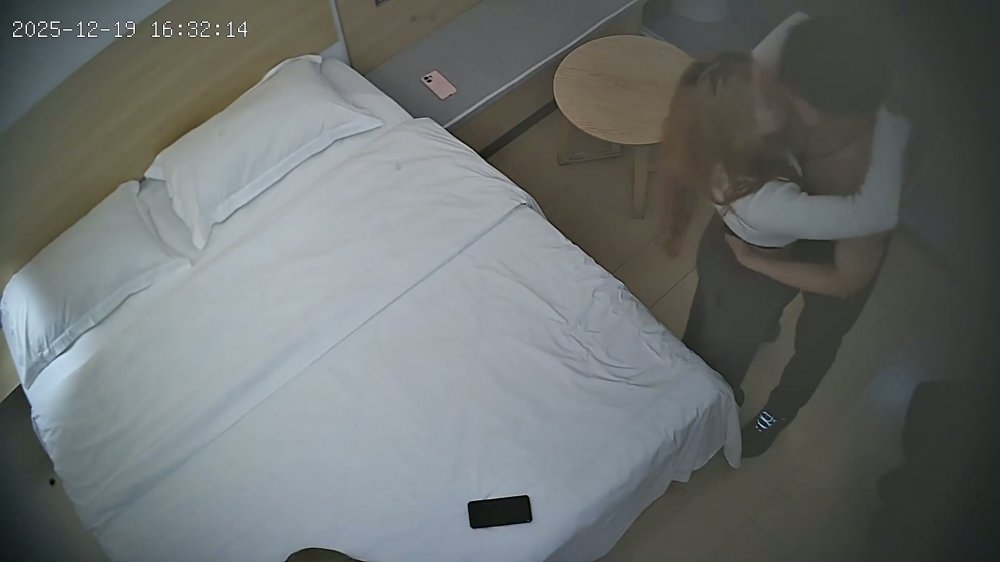 ❤️❤️ 20251219酒店針孔偷拍模特身材黃發頂細腰妖豔禦姐穿豹紋內褲非常騷被小夥舔逼