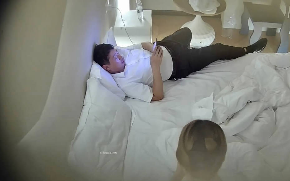 [MP4/673MB]最新流出安防酒店偷拍大肚腩領導把別人的白嫩人妻帶到酒店開房練習一下加藤鷹金手指掏穴熱身