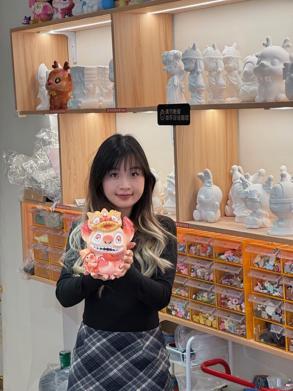 2025年12月最新【原檔洩密】20歲學生妹，露臉反差，極品粉穴太難得了，和男友啪啪做愛全程