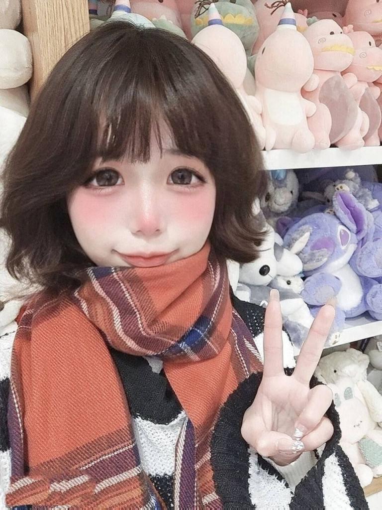 網紅：斜眼龍王私拍[28P][3V]