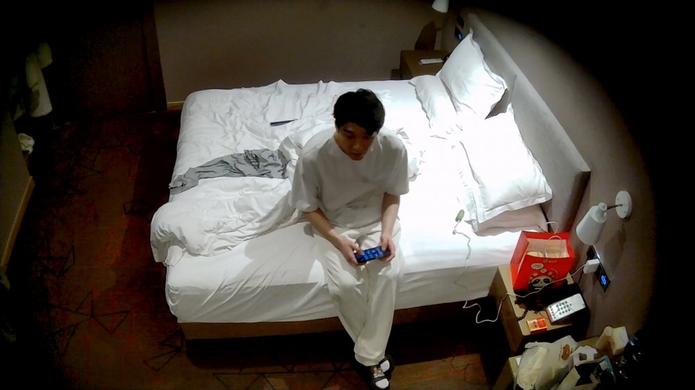 ❤️⭐ 20251223酒店針孔偷拍極品眼鏡騷女套上黑絲勾引男友吃不飽自己扣