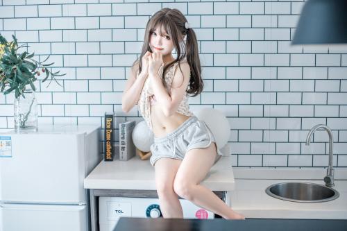 [Cosplay] 神沢永莉 黄色吊带睡衣兔兔 [22P-91MB]