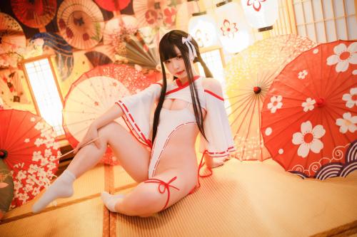 [Cosplay] 十万珍吱伏特 胡桃猫Kurumineko – 巫