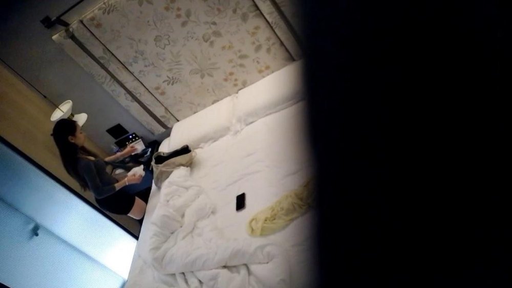 酒店偷拍長得神似李小璐的美女跳完黑桃A網紅舞蹈被男友猛操（6v）