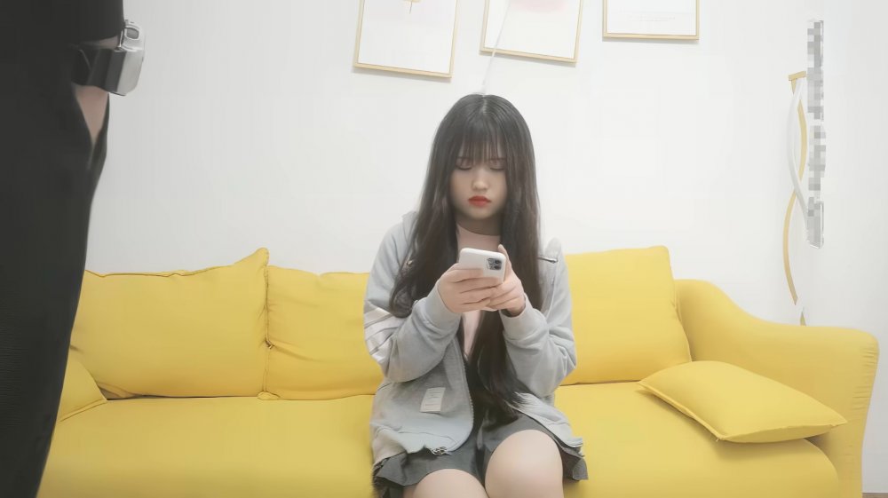 【AI增強】2020-10-20小陳頭星選約了個長相甜美紋身萌妹子啪啪，連男朋友都不幫口卻被小陳強行要求舔屌，暴力插穴直到答應短暫無套五分鐘