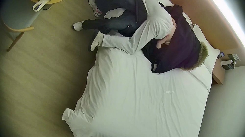 20251228酒店針孔偷拍高顏值情侶初識風月動作生澀傲嬌害羞又興奮