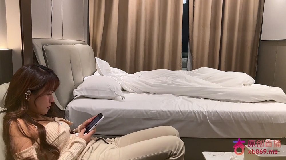 探花設備偷拍 杏吧卡爾10-今天約了一個剛畢業的妹妹因為男朋友劈腿分手