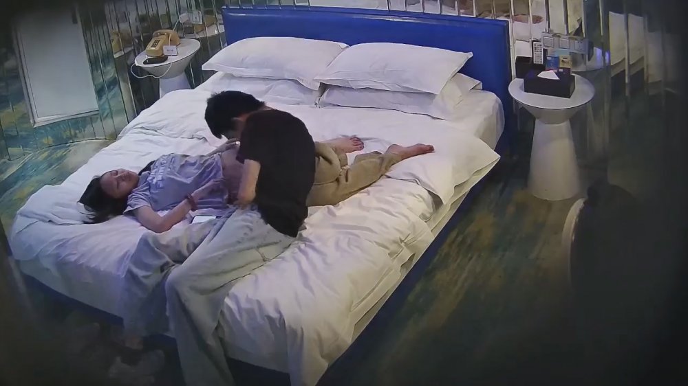 酒店攝像頭偷拍 精品校園學生情侶淫蕩三天各種情趣內衣各種姿勢操（2V）[MP4/2590MB]