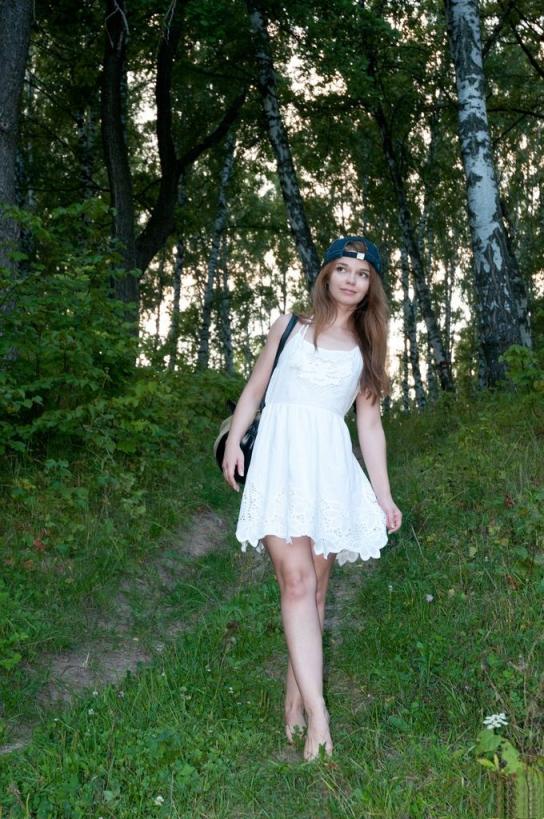 寶貝Nedda說在森林中天然氧巴寧靜沒人的地方！ 是展示陰部做愛的理想場所[26P]