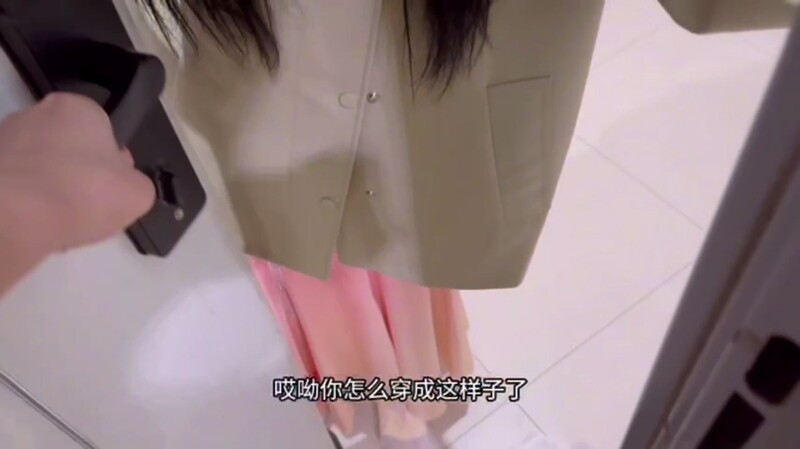 小朱老師下課就穿著舞蹈服偷情 香軟的身子在沙發就開乾 劈叉各種姿勢 我真受不了了~無浮浮水印[MP4/387MB]