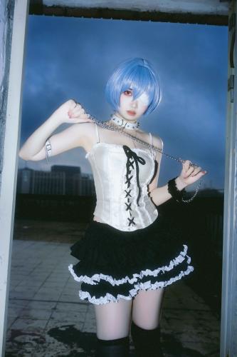 [Cosplay] 洛桑w伊梓 雨后天台 [35P-693MB]