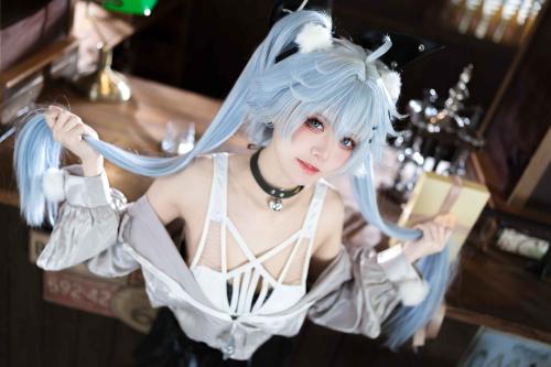 [Cosplay] 九柒喵 少女前线 芙洛伦 药心 [29P-397MB]