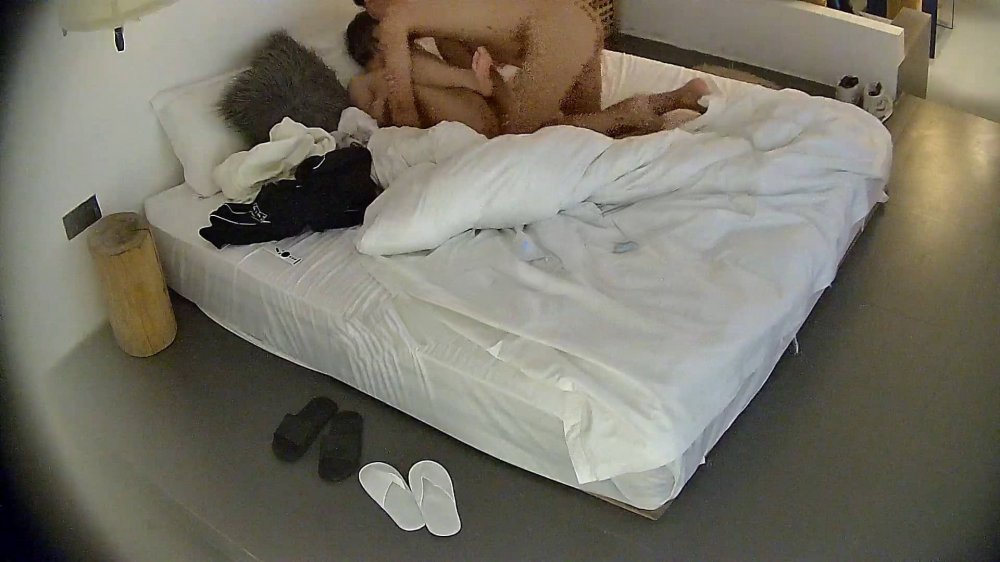 ❤️20260103酒店針孔偷拍說話嗲嗲的短髮美女陪小夥打一炮后飄然離去