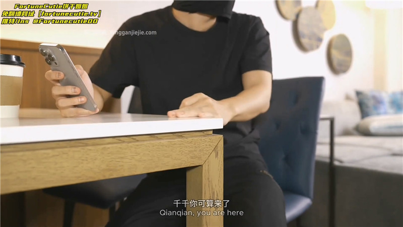 餅乾姐姐 女閨蜜上門幫忙變上床 扒褲深喉 場面失控灌滿兩發才甘休