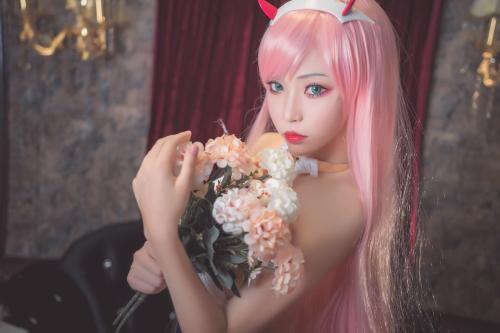 [Cosplay] Leader Bai Yizi 萌妹白易子教主 – Postcard 明信片