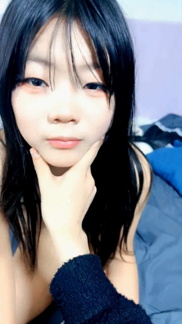 白絲露臉情趣小母狗的誘惑，讓紋身小哥放肆玩弄，摳逼揉奶道具插，掐著脖子才幹呢浪叫呻吟不止[MP4/2.48G]