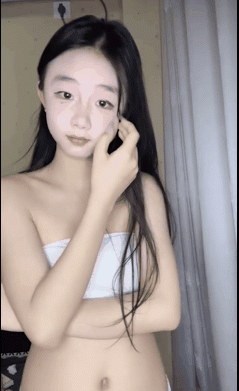 好白菜都被豬拱了，超嫩清純可愛00后蘿lo莉型軟萌美少女居家被大肚腩艹了，妹子好主動