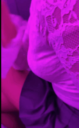 【會噴水親姐姐】給姐姐新買的超短裙搭配半乳裝一起去KTV唱歌包間內讓她美穴對著門口服務員路過偷看一覽無遺高清無浮水印版