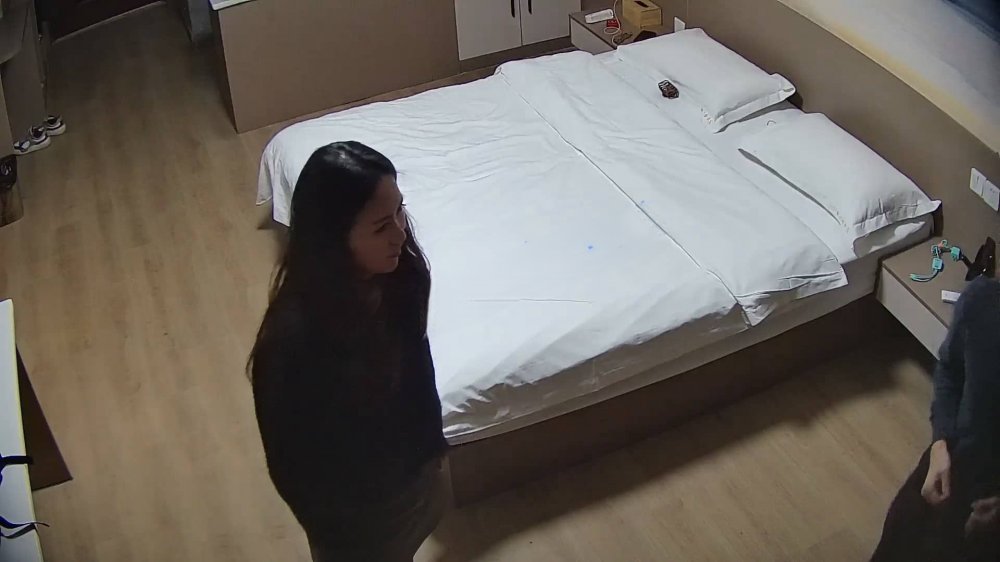 【酒店針孔偷拍】❤️20260111❤️美騷少婦被狂乾兩場后意猶未盡再次上位榨取