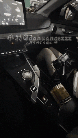 最新藝考行業從業者【大黃鵝】專挑女大學生用錢和感情抓住女大的心。 害羞的捂臉被操，男友外的第一個男人